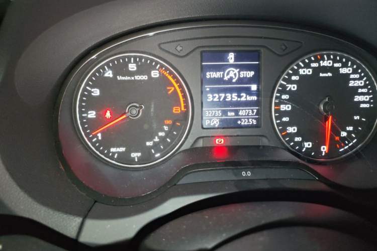 Used Audi A3 2019 Sportback 35 TFSI Fashion Edition China VI Emission Standard Odometer Close Up