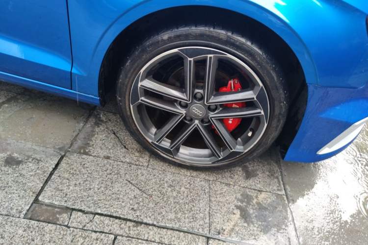 Used Audi A3 2019 Limousine 35 TFSI Ambition China VI Right Front Wheel Hub