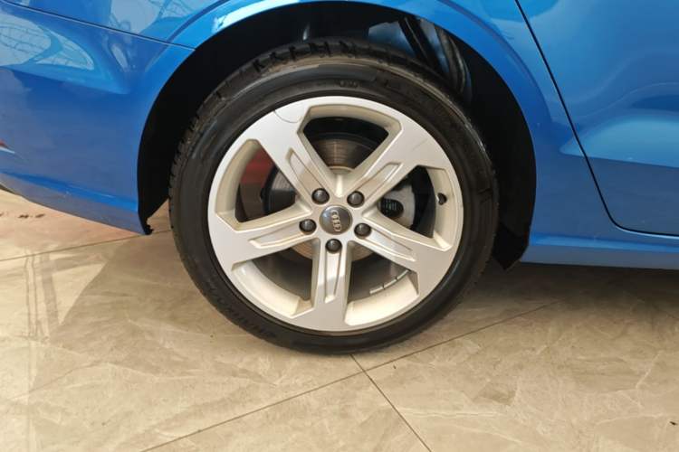 Used Audi A3 2019 Limousine 35 TFSI Ambition China VI Right Rear Wheel Hub