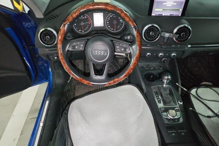 Used Audi A3 2019 Sportback 35 TFSI Fashion Edition China VI Emission Standard Steering Wheel