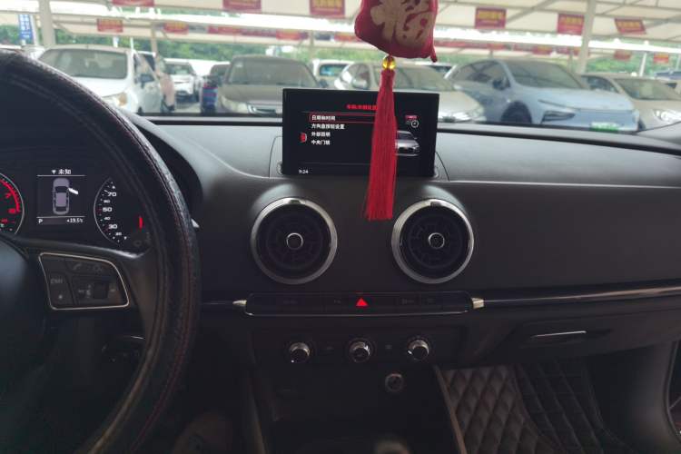 Used Audi A3 2019 Limousine 35 TFSI Fashion Edition China VI Emission Standard Audio And AC Panel
