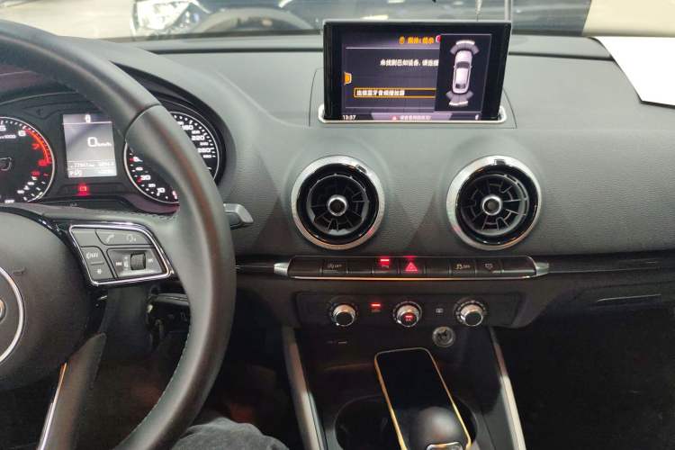 Used Audi A3 2019 Limousine 35 TFSI Fashion Edition China VI Emission Standard Audio And AC Panel