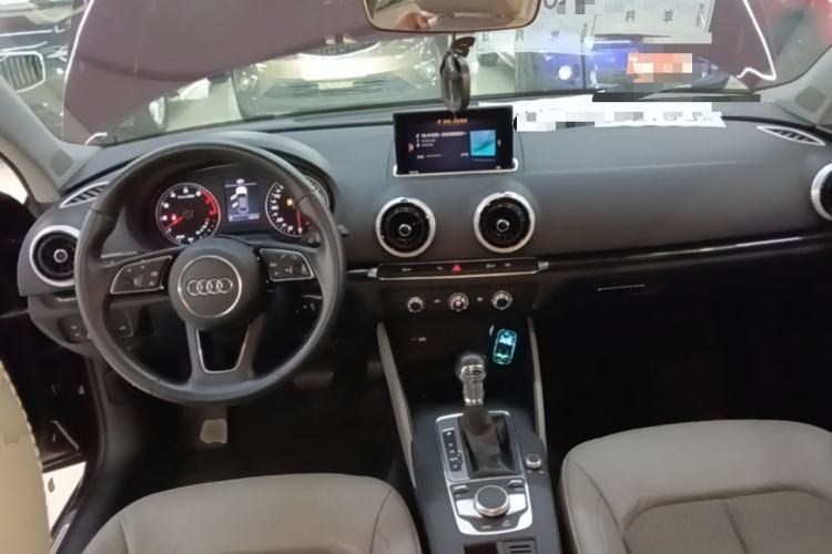 Used Audi A3 2019 Limousine 35 TFSI Fashion Edition China VI Emission Standard Center Console