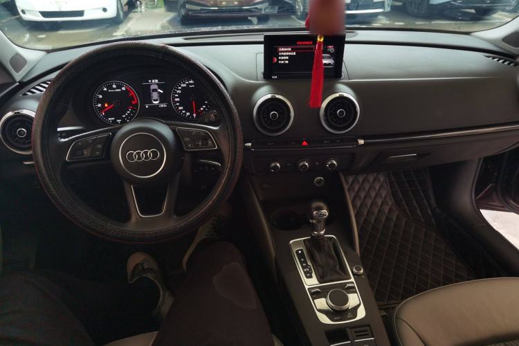 Used Audi A3 2019 Limousine 35 TFSI Fashion Edition China VI Emission Standard Center Console
