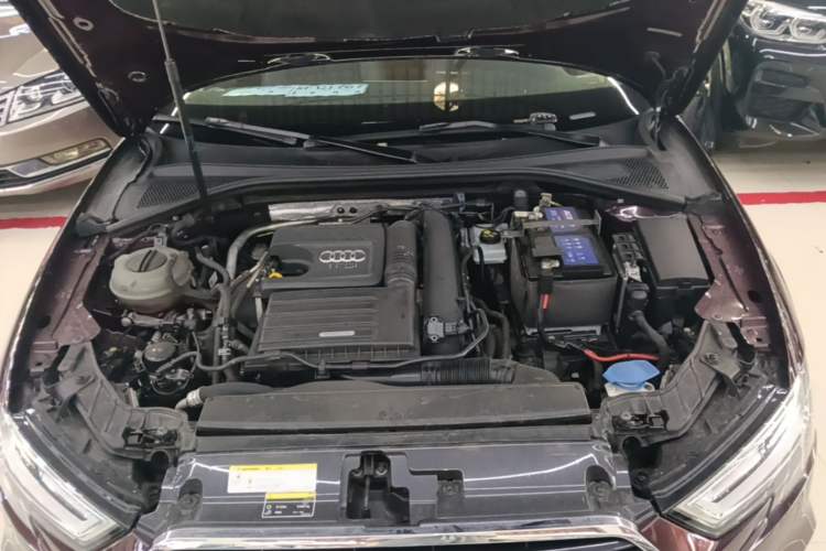 Used Audi A3 2019 Limousine 35 TFSI Fashion Edition China VI Emission Standard Engine Bay