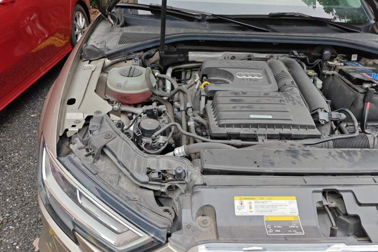 Used Audi A3 2019 Limousine 35 TFSI Fashion Edition China VI Emission Standard Engine Bay Right