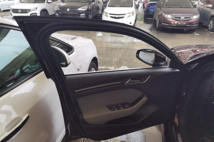 Used Audi A3 2019 Limousine 35 TFSI Fashion Edition China VI Emission Standard Left Front Door Interior
