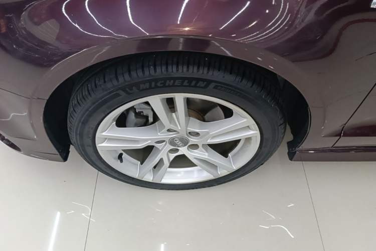 Used Audi A3 2019 Limousine 35 TFSI Fashion Edition China VI Emission Standard Left Front Wheel Hub