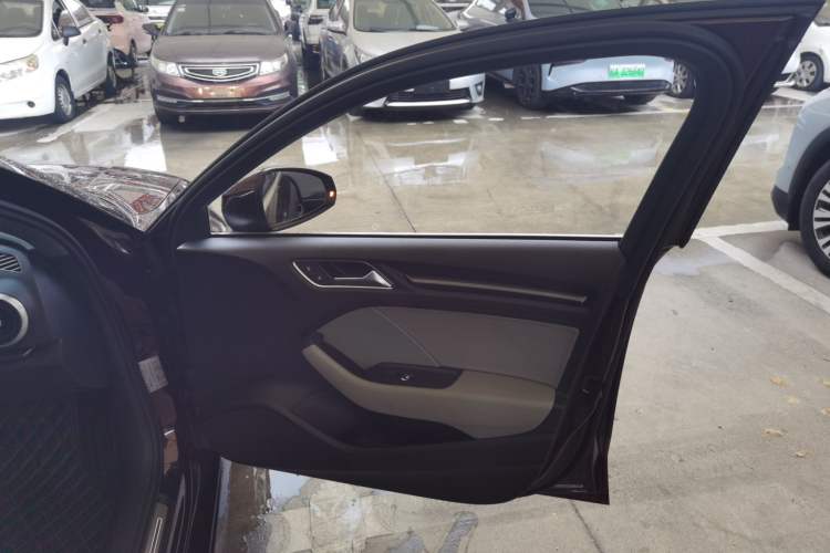 Used Audi A3 2019 Limousine 35 TFSI Fashion Edition China VI Emission Standard Right Front Door Interior