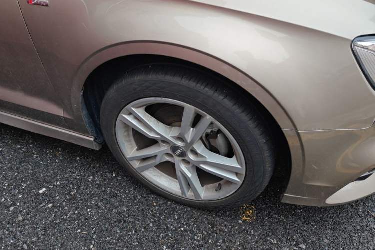 Used Audi A3 2019 Limousine 35 TFSI Fashion Edition China VI Emission Standard Right Front Wheel Hub