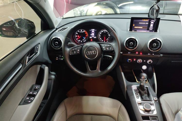 Used Audi A3 2019 Limousine 35 TFSI Fashion Edition China VI Emission Standard Steering Wheel