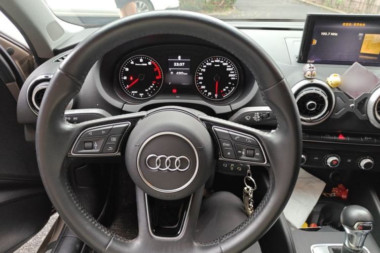 Used Audi A3 2019 Limousine 35 TFSI Fashion Edition China VI Emission Standard Steering Wheel