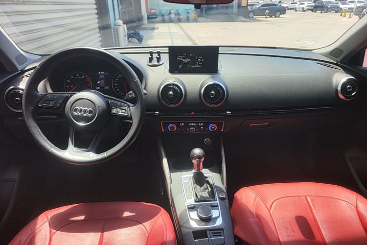 Used Audi A3 2019 Sportback 35 TFSI Fashion Edition China VI Emission Standard Center Console