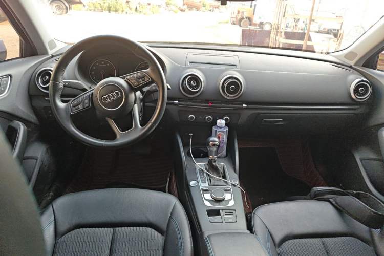 Used Audi A3 2019 Sportback 35 TFSI Fashion Edition China VI Emission Standard Center Console