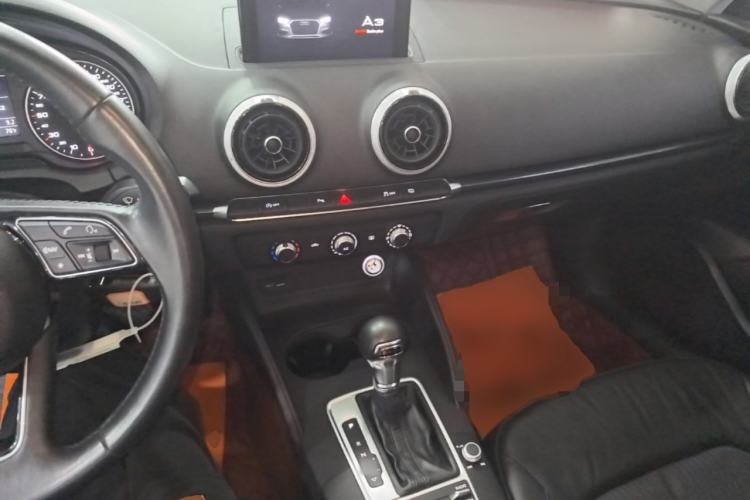 Used Audi A3 2019 Limousine 35 TFSI Fashion Edition China V standard Center Console