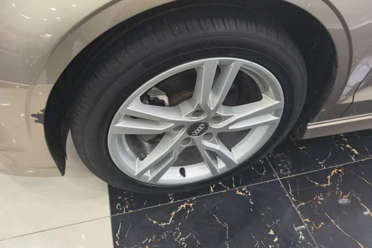 Used Audi A3 2019 Limousine 35 TFSI Fashion Edition China V standard Left Front Wheel Hub