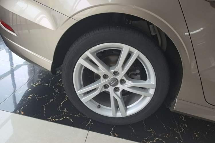 Used Audi A3 2019 Limousine 35 TFSI Fashion Edition China V standard Right Rear Wheel Hub