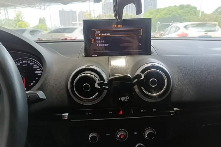 Used Audi A3 2019 Limousine 35 TFSI Fashion Edition China VI Emission Standard Audio And AC Panel
