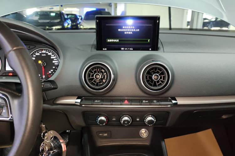 Used Audi A3 2019 Limousine 35 TFSI Ambition China VI Audio And AC Panel