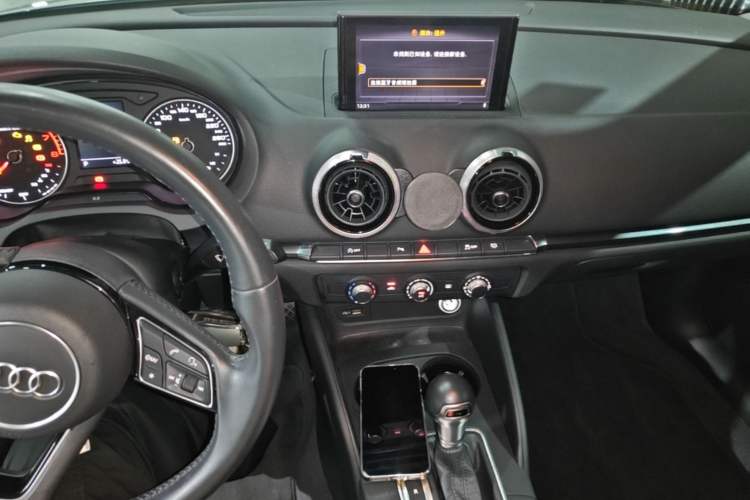 Used Audi A3 2019 Sportback 35 TFSI Fashion Edition China VI Emission Standard Audio And AC Panel