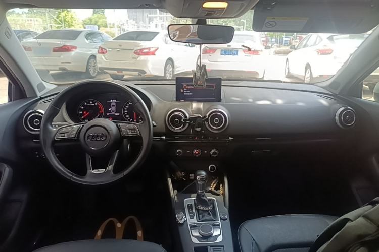 Used Audi A3 2019 Limousine 35 TFSI Fashion Edition China VI Emission Standard Center Console
