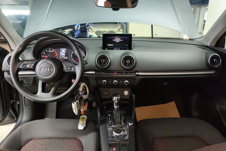 Used Audi A3 2019 Limousine 35 TFSI Ambition China VI Center Console