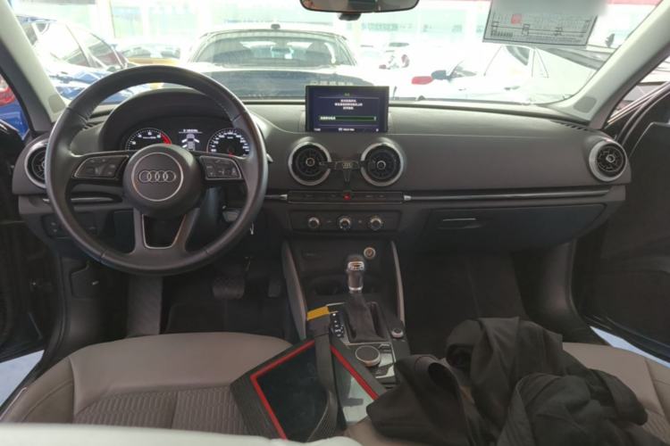 Used Audi A3 2019 Limousine 35 TFSI Fashion Edition China VI Emission Standard Center Console