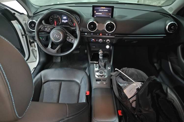 Used Audi A3 2019 Sportback 35 TFSI Fashion Edition China VI Emission Standard Center Console