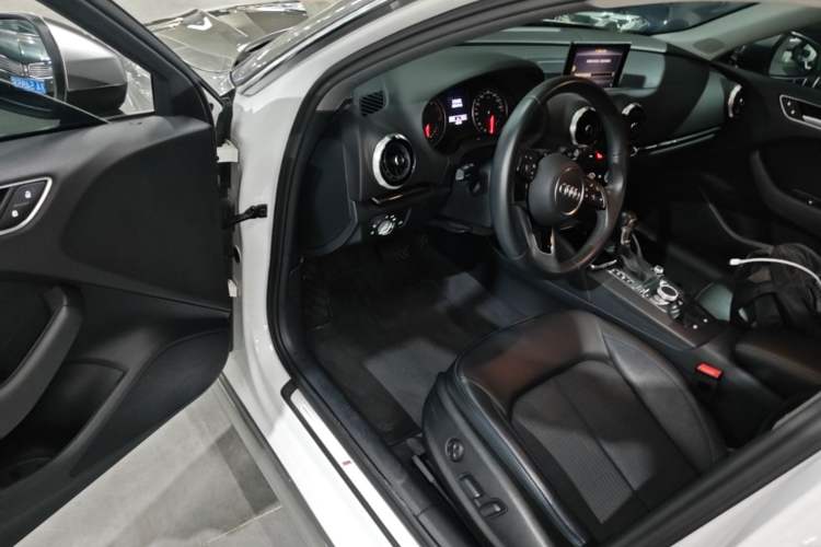 Used Audi A3 2019 Sportback 35 TFSI Fashion Edition China VI Emission Standard Driver Seat