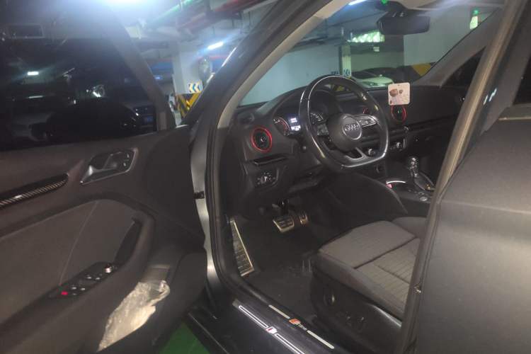 Used Audi A3 2019 Limousine 40 TFSI Sporty Version China VI Driver Seat