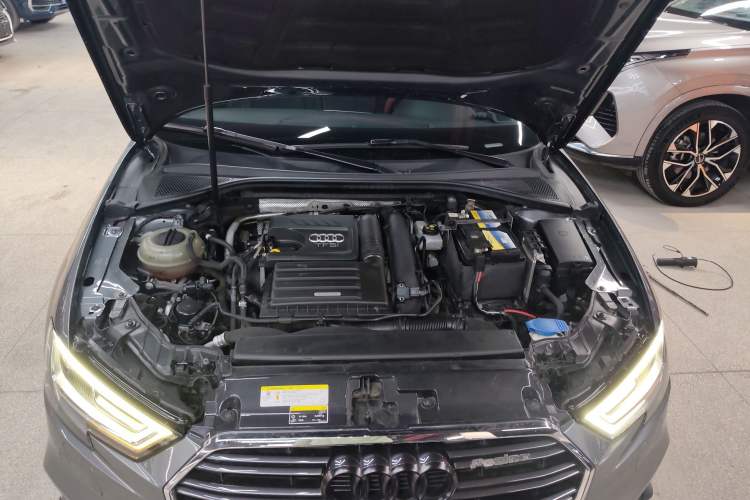 Used Audi A3 2019 Sportback 35 TFSI Fashion Edition China VI Emission Standard Engine Bay