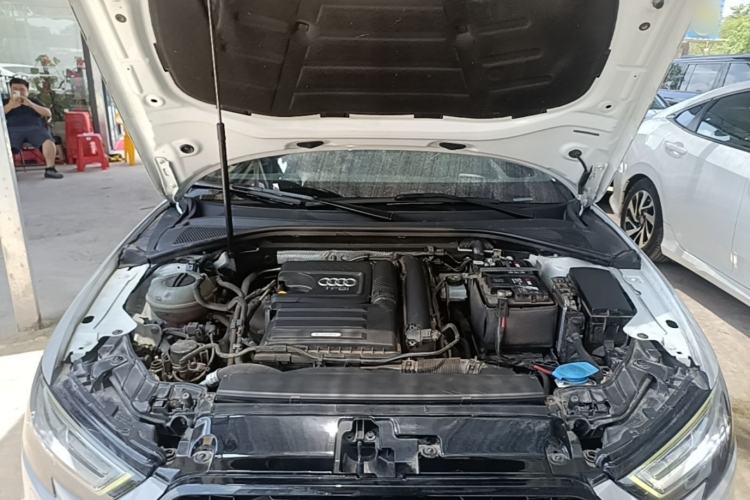 Used Audi A3 2019 Limousine 35 TFSI Fashion Edition China VI Emission Standard Engine Bay