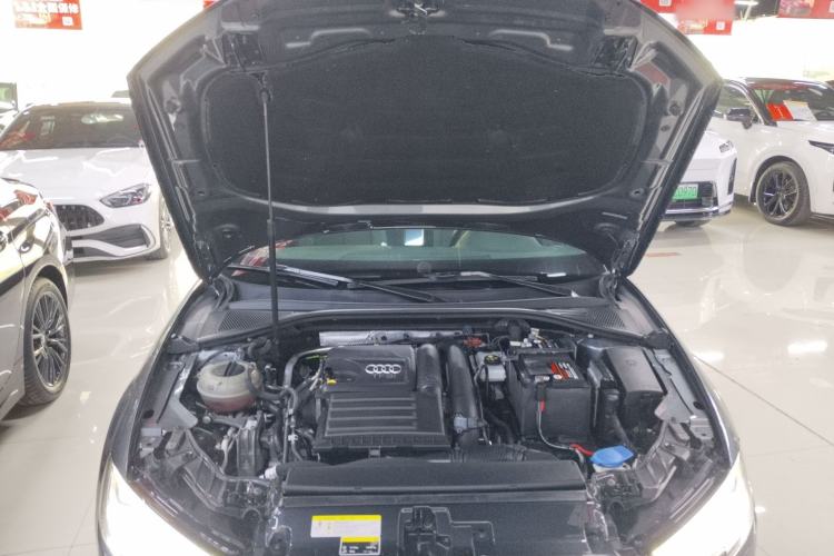 Used Audi A3 2019 Limousine 35 TFSI Fashion Edition China V standard Engine Bay