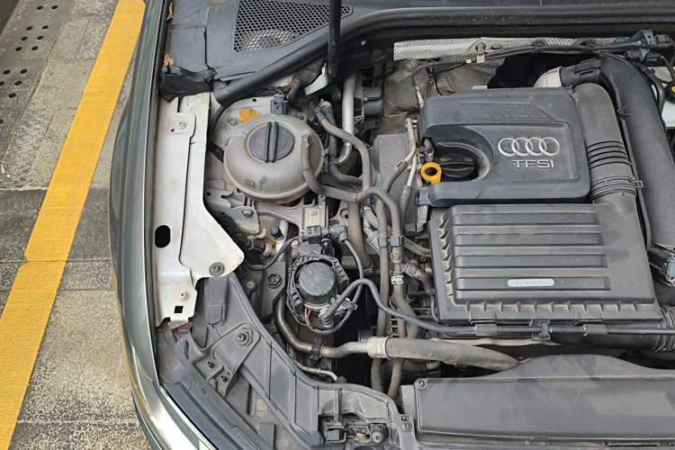 Used Audi A3 2019 Limousine 35 TFSI Ambition China VI Engine Bay Right