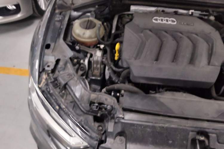 Used Audi A3 2019 Limousine 40 TFSI Sport Version China V Emission Standard Engine Bay Right