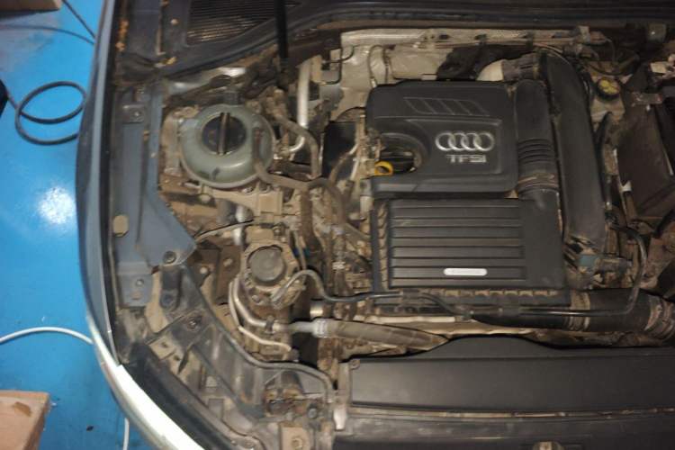 Used Audi A3 2019 Sportback 35 TFSI Ambition China VI Engine Bay Right