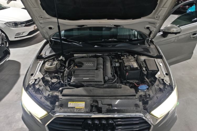 Used Audi A3 2019 Sportback 35 TFSI Fashion Edition China VI Emission Standard Engine Bay