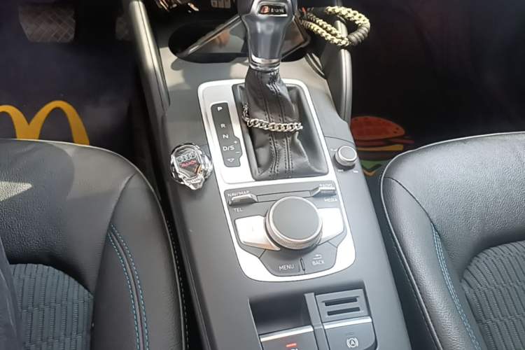Used Audi A3 2019 Limousine 35 TFSI Fashion Edition China VI Emission Standard Gear Lever