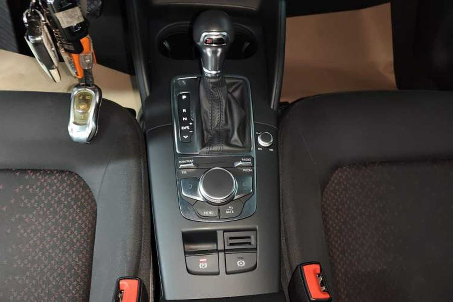 Used Audi A3 2019 Limousine 35 TFSI Ambition China VI Gear Lever