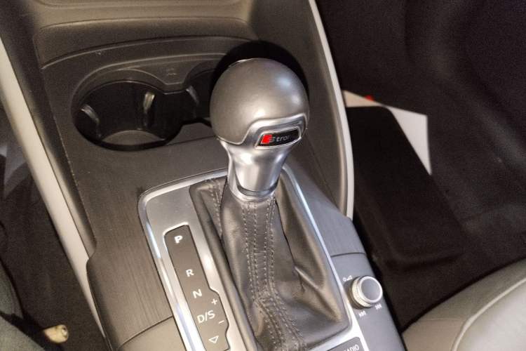 Used Audi A3 2019 Limousine 35 TFSI Fashion Edition China V standard Gear Lever