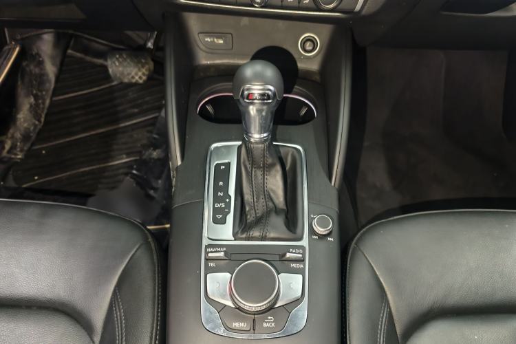 Used Audi A3 2019 Limousine 35 TFSI Style Edition China VI Emission Standard Gear Lever