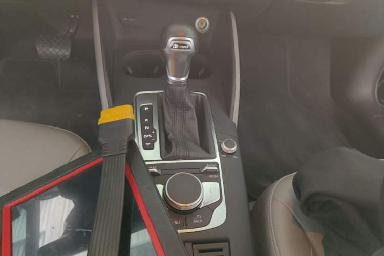 Used Audi A3 2019 Limousine 35 TFSI Fashion Edition China VI Emission Standard Gear Lever