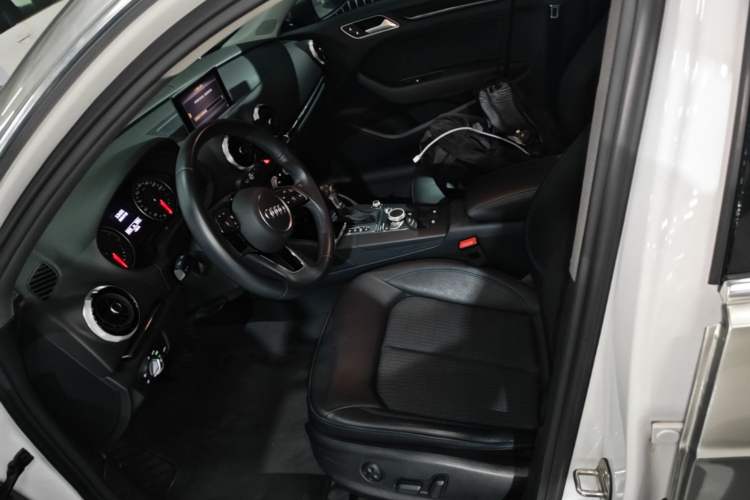 Used Audi A3 2019 Sportback 35 TFSI Fashion Edition China VI Emission Standard Left Front Seat