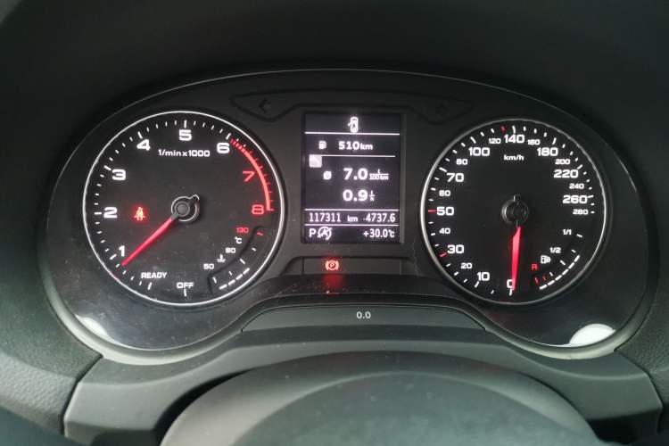 Used Audi A3 2019 Limousine 40 TFSI Sport Version China V Emission Standard Odometer Close Up