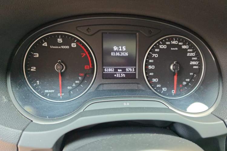 Used Audi A3 2019 Limousine 35 TFSI Style Version China V Emission Standard Odometer Close Up