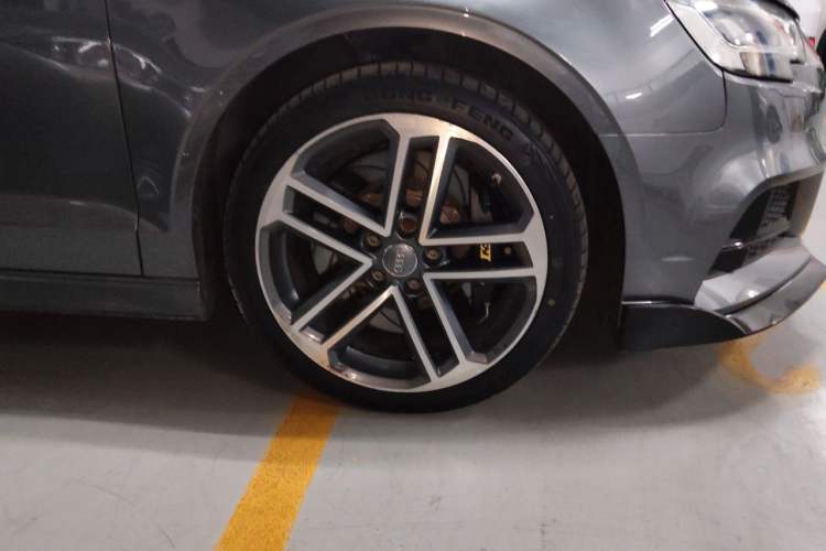 Used Audi A3 2019 Limousine 40 TFSI Sport Version China V Emission Standard Right Front Wheel Hub