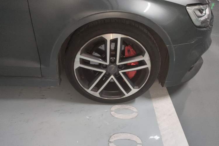 Used Audi A3 2019 Limousine 40 TFSI Sport Version China V Emission Standard Right Front Wheel Hub