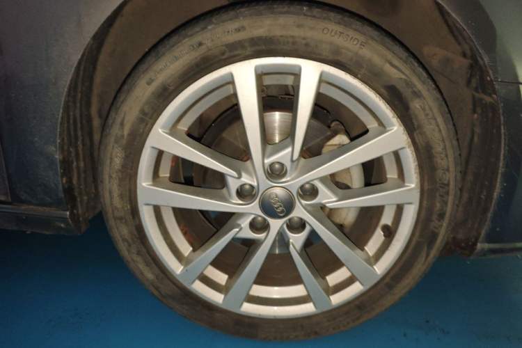Used Audi A3 2019 Sportback 35 TFSI Ambition China VI Right Front Wheel Hub