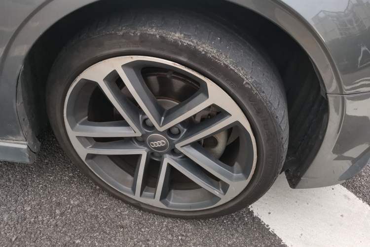 Used Audi A3 2019 Limousine 40 TFSI Sport Version China V Emission Standard Right Front Wheel Hub