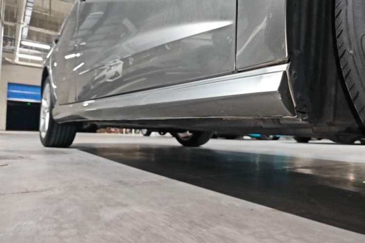 Used Audi A3 2019 Sportback 35 TFSI Fashion Edition China VI Emission Standard Right Side Sill